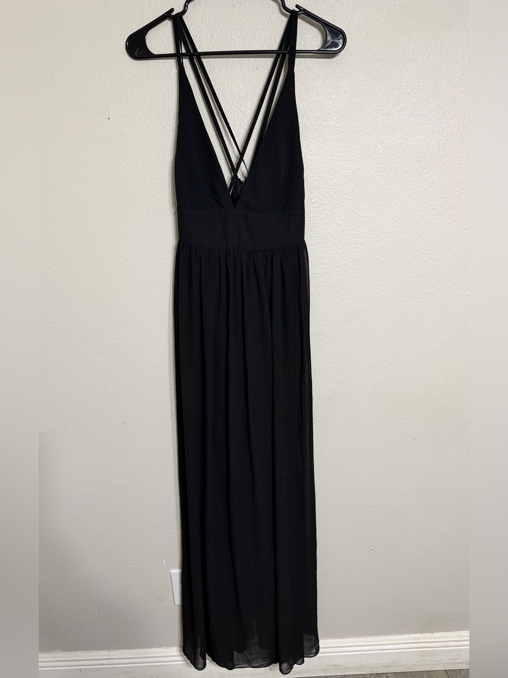 Forever 21 Black V-Neck Strappy Maxi Dress